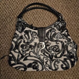 Elegant Black and Cream Women's Shoulderbag
